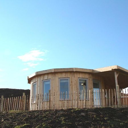 Skye Cabins Skeabost エクステリア 写真